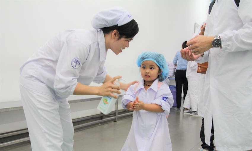 “Cùng[-]con[-]khám[-]phá[-]Siêu[-]nhà[-]máy[-]sữa[-]của[-]Vinamilk”
